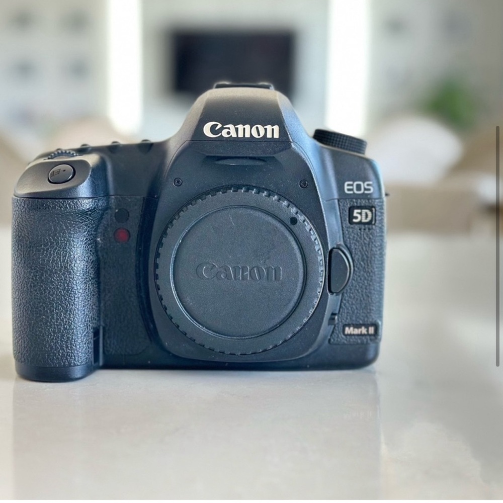Canon EOS 5D Mark 2 camera - Picture 2 of 10